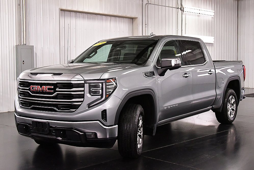 Used 2024 GMC Sierra 1500 SLT image 3