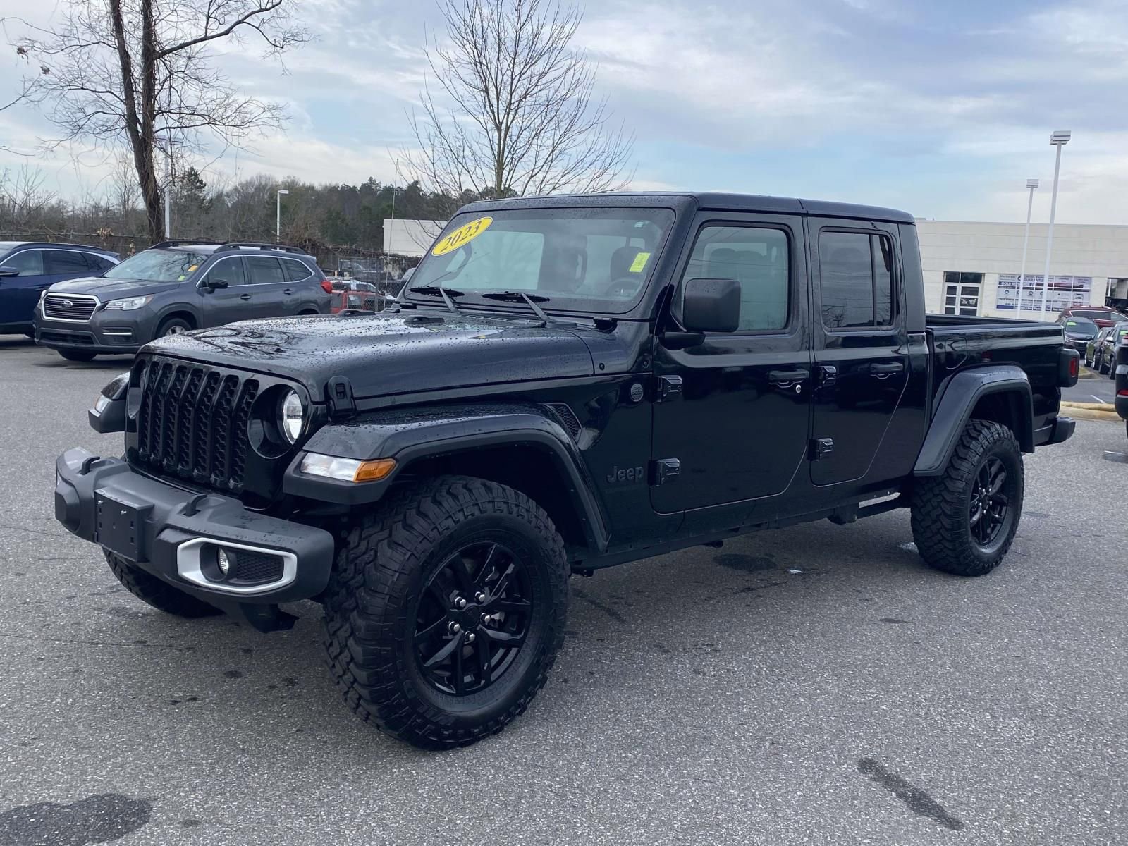 Used 2023 Jeep Gladiator Sport image 3