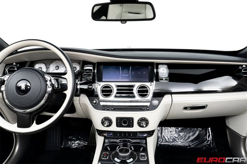 Used 2018 Rolls-Royce Dawn image 28