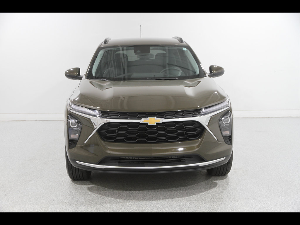Used 2024 Chevrolet Trax LT w/ LT Convenience Package FWD image 2