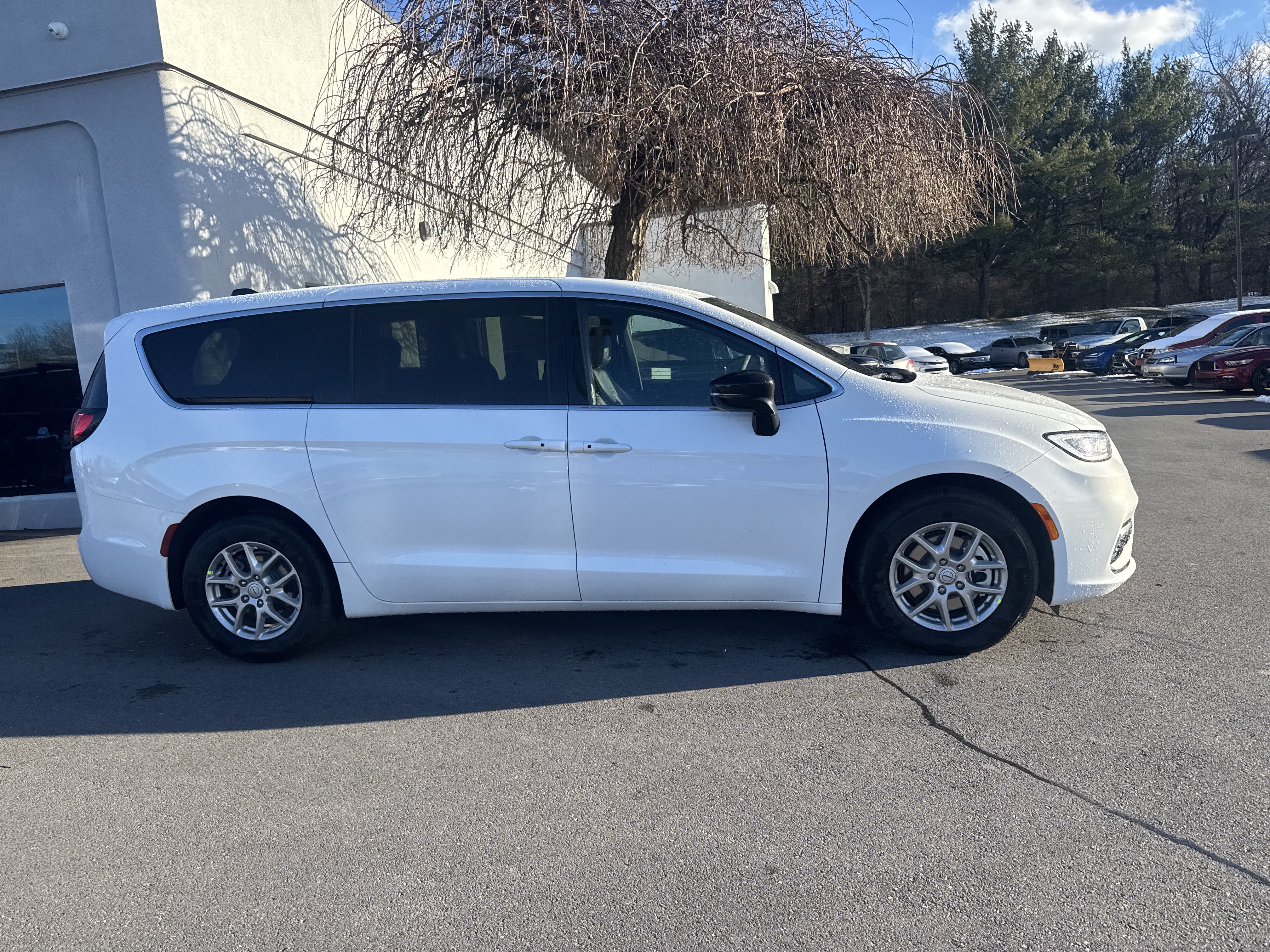 New 2026 Chrysler Pacifica Select FWD image 2