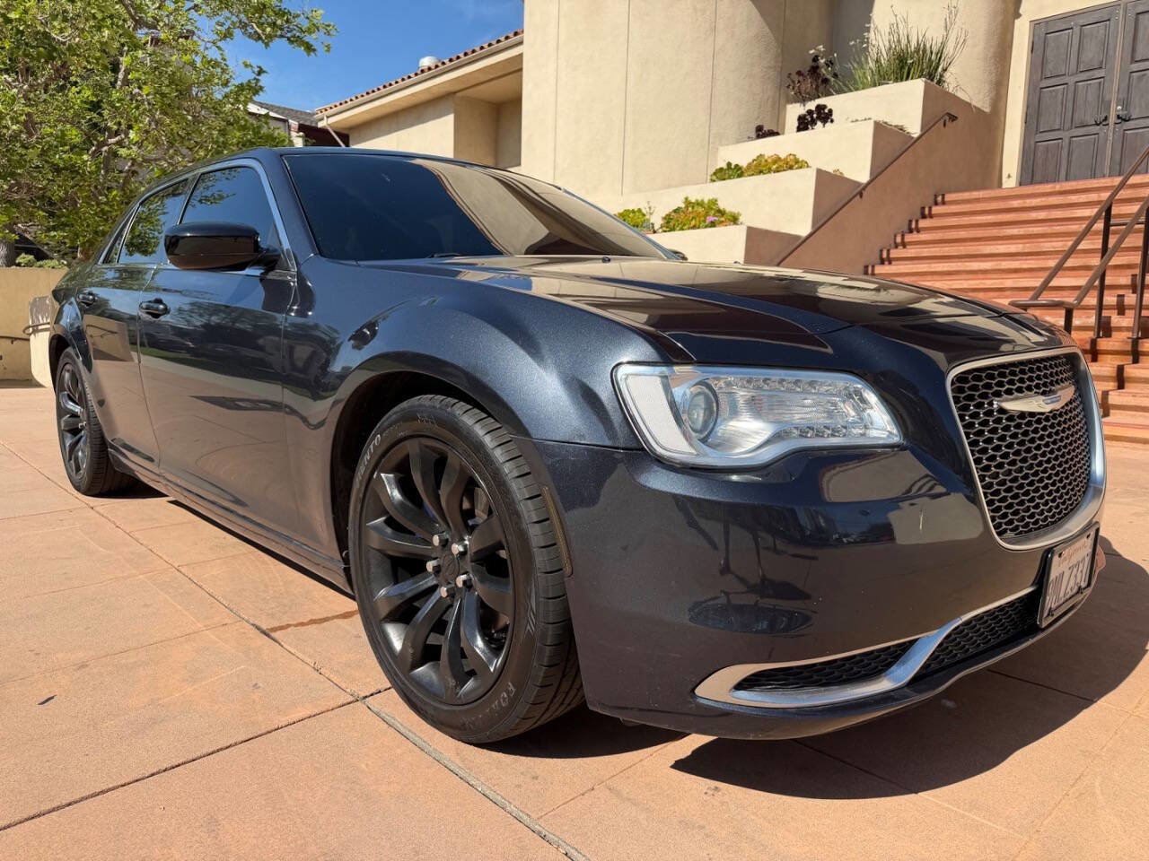 Used 2018 Chrysler 300 Touring w/ Chrome Appearance Package RWD image 1