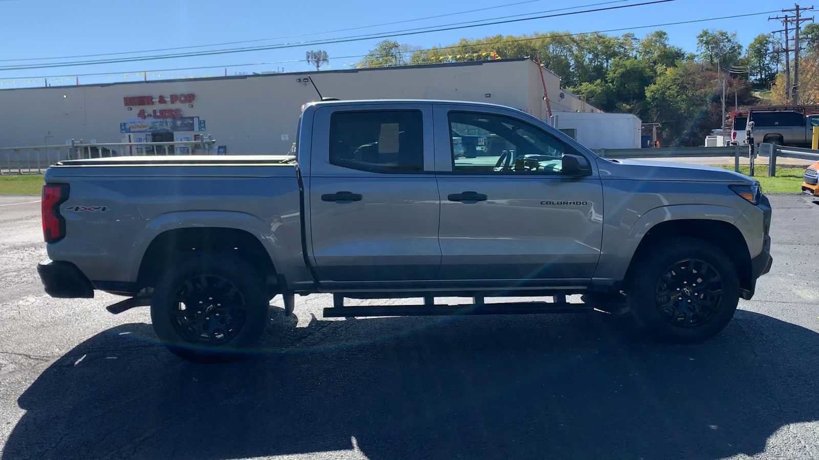 Certified 2025 Chevrolet Colorado W/T AWD/4WD image 9