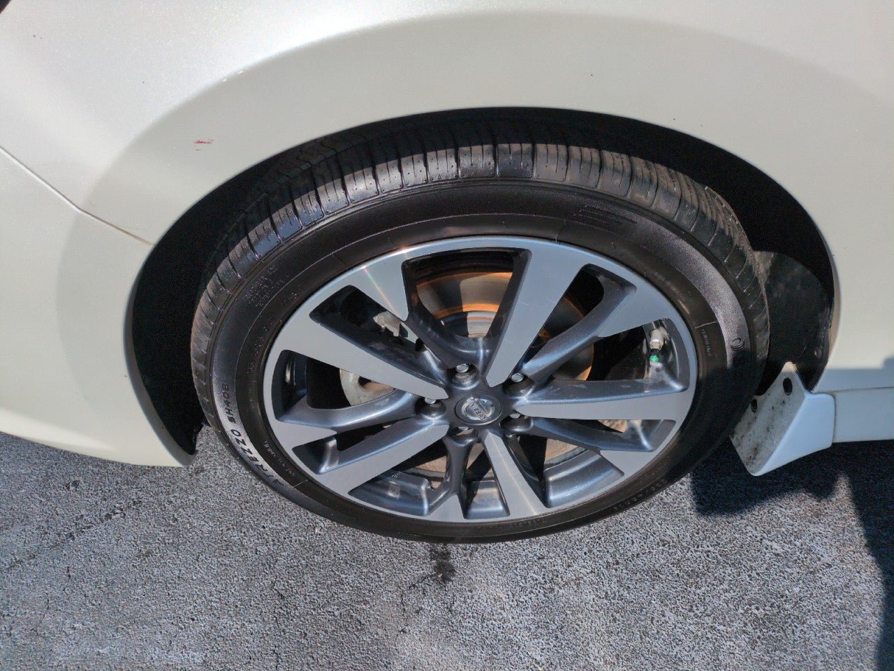 Used 2016 Nissan Altima 2.5 SR w/ LED Appearance Package FWD image 10