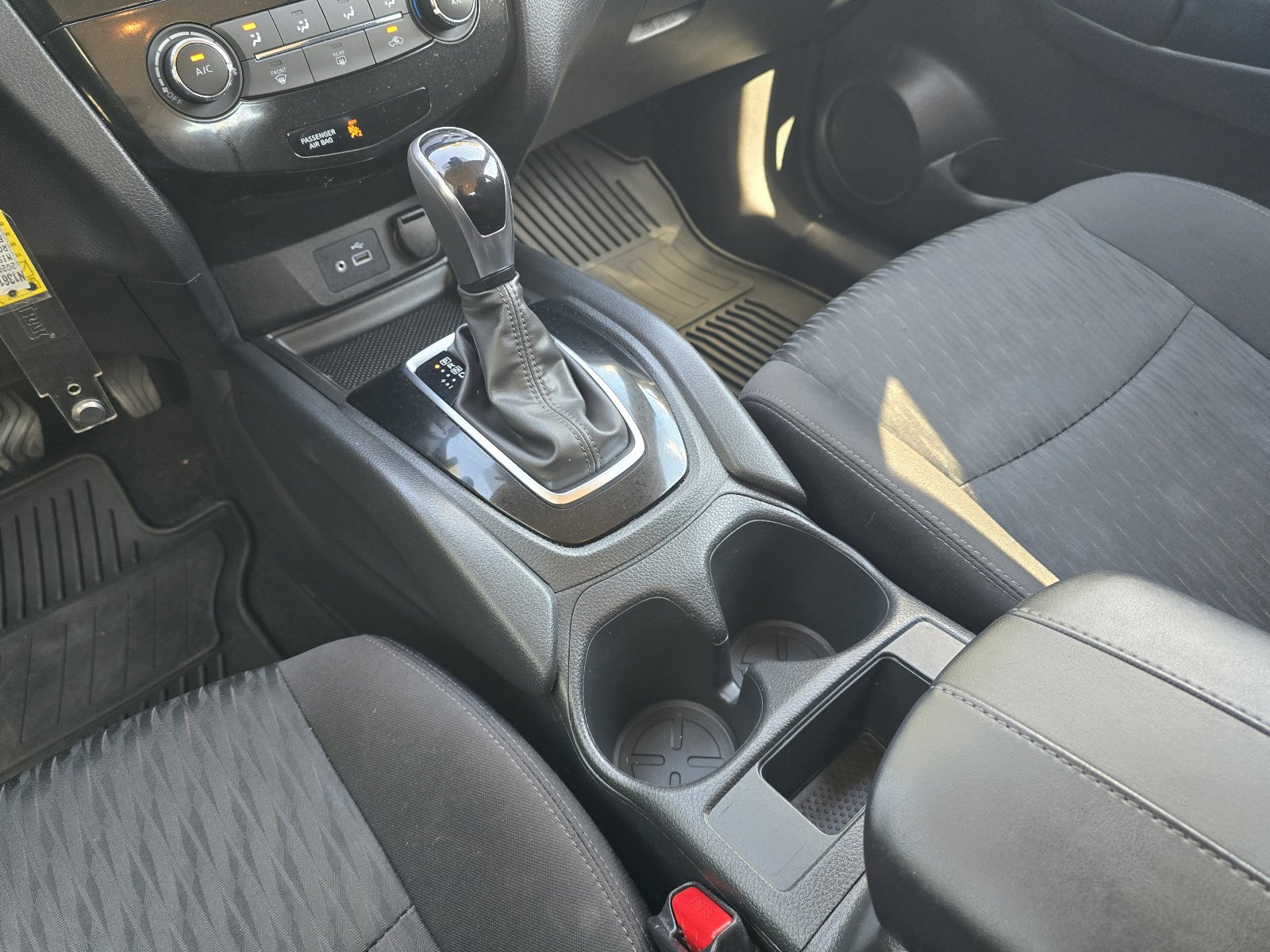 Used 2020 Nissan Rogue S FWD image 16