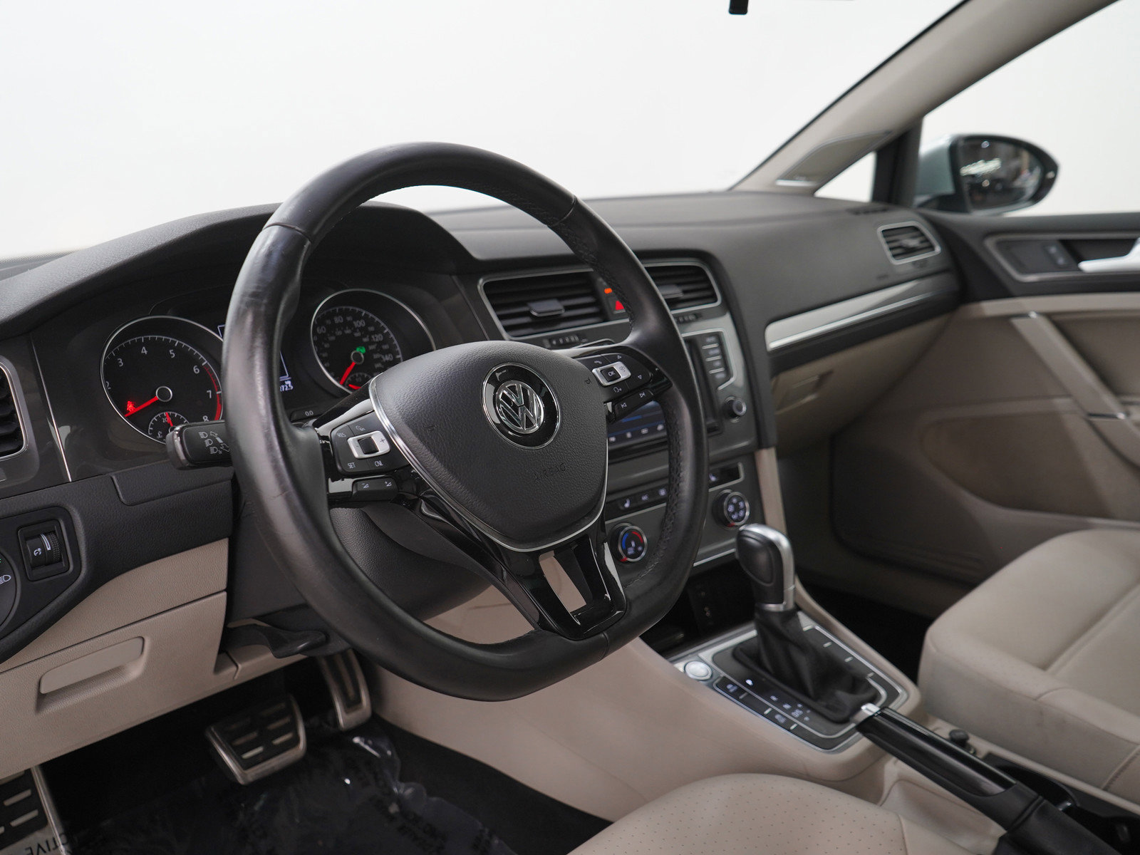 Used 2017 Volkswagen Golf Alltrack SE image 24