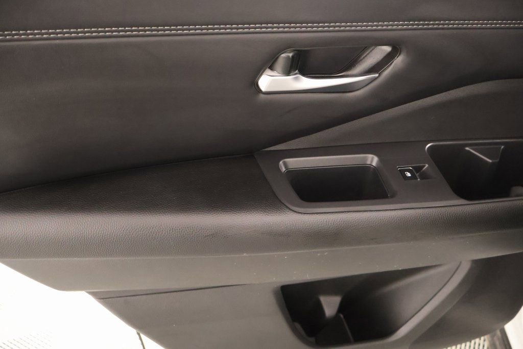 Used 2024 Nissan Pathfinder Platinum image 20