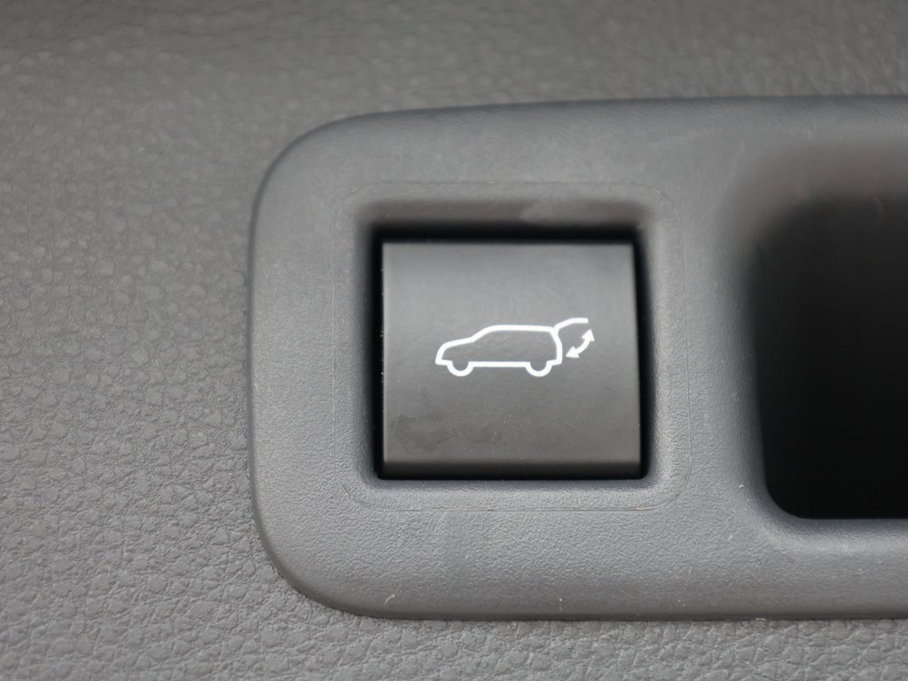 Used 2023 Toyota Highlander XLE image 9