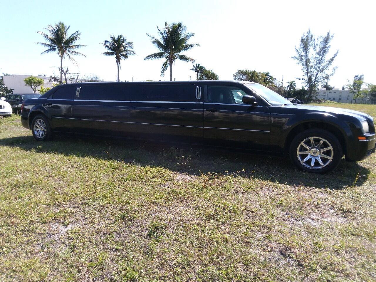 Used 2006 Chrysler 300 Touring RWD image 2