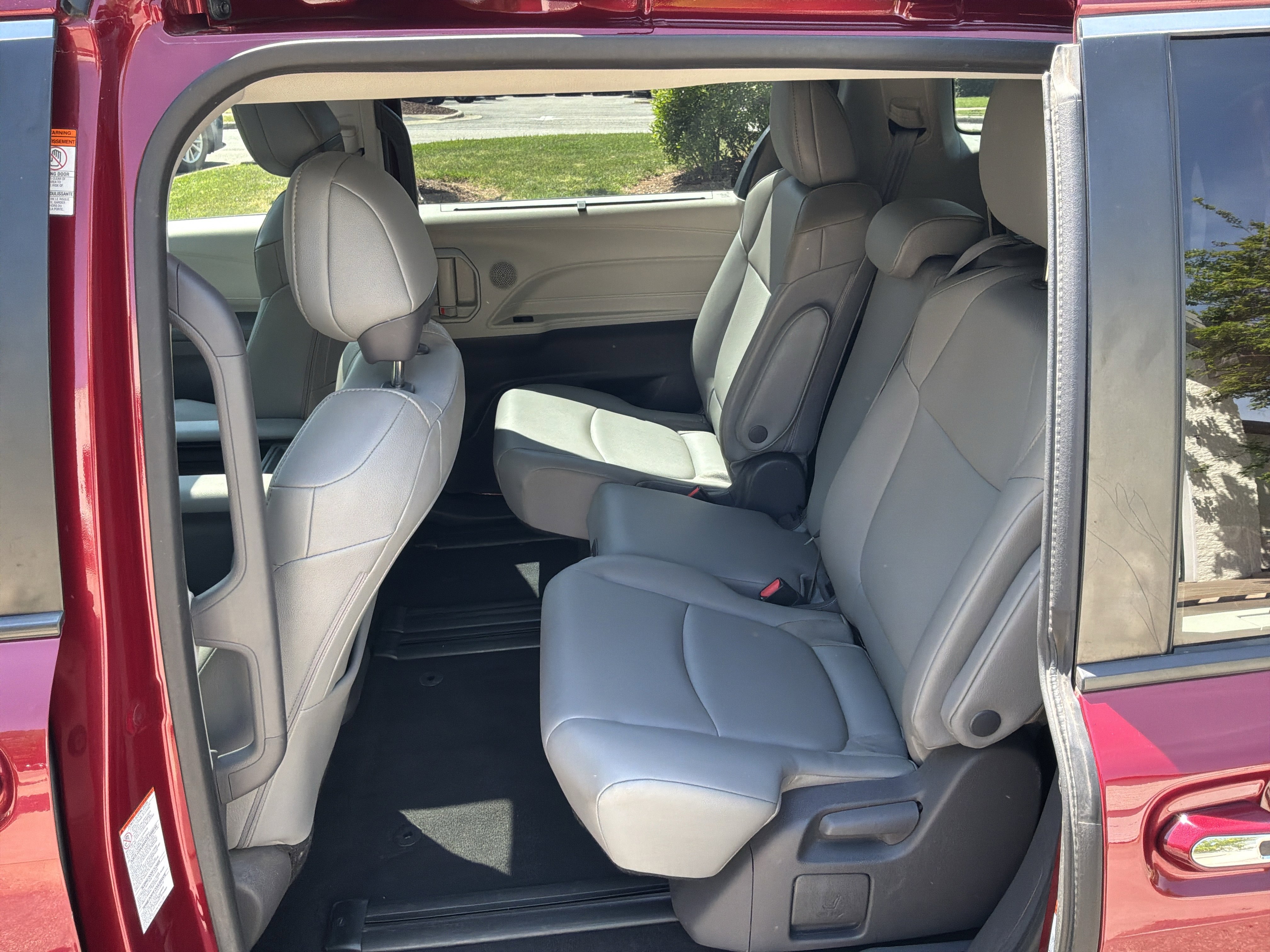 Used 2021 Toyota Sienna XLE image 31