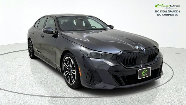 Used 2026 BMW 540i xDrive w/ Executive Package AWD/4WD image 2