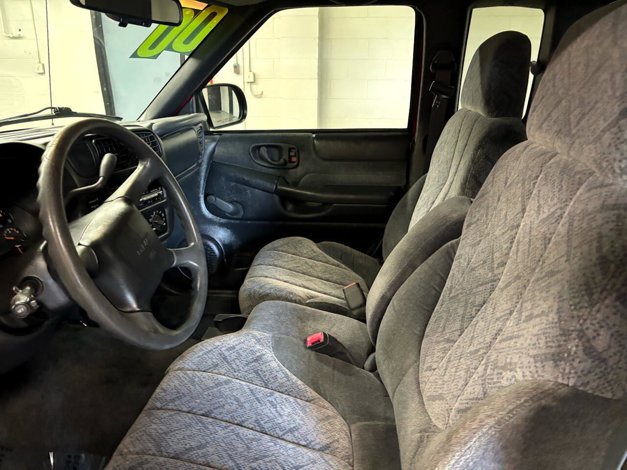 Used 2000 GMC Sonoma SLS w/ SLS Super Spec Pkg 2 image 13