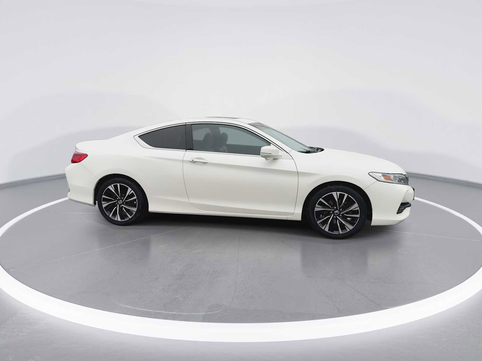 Used 2016 Honda Accord EX image 9