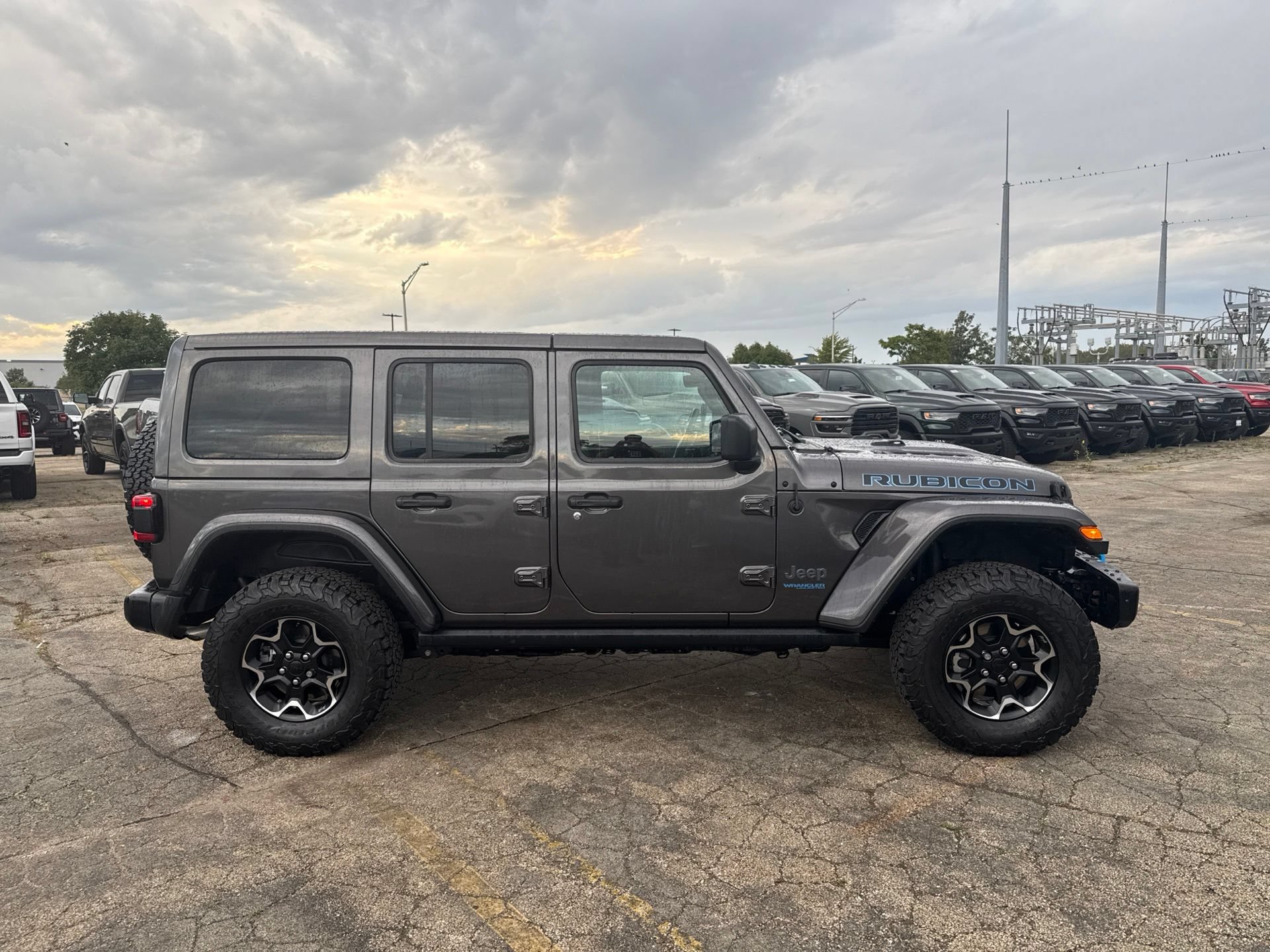 Used 2021 Jeep Wrangler Unlimited Rubicon 4xe w/ Steel Bumper Group AWD/4WD image 5