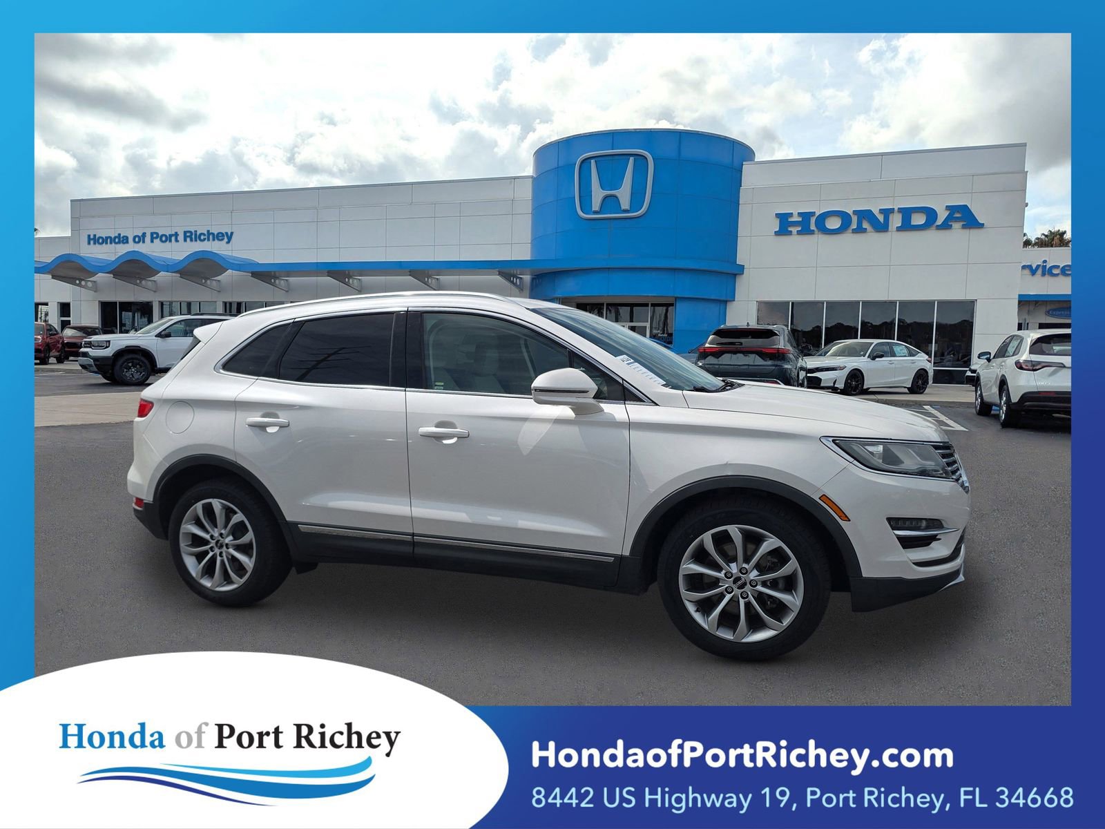 Used 2017 Lincoln MKC Select w/ Select Plus Package FWD image 1