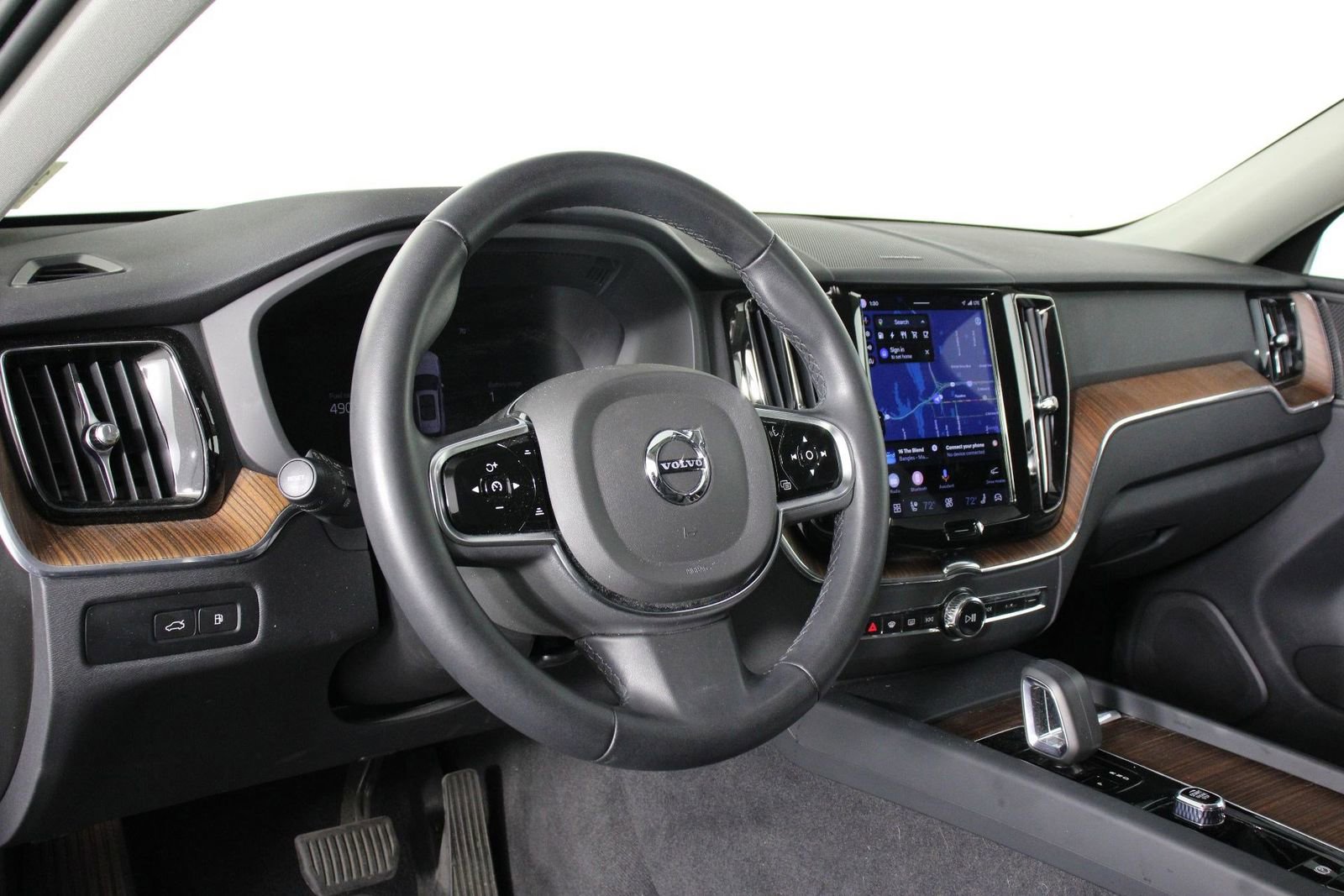 Certified 2023 Volvo XC60 T8 Plus w/ Climate Package AWD/4WD image 14