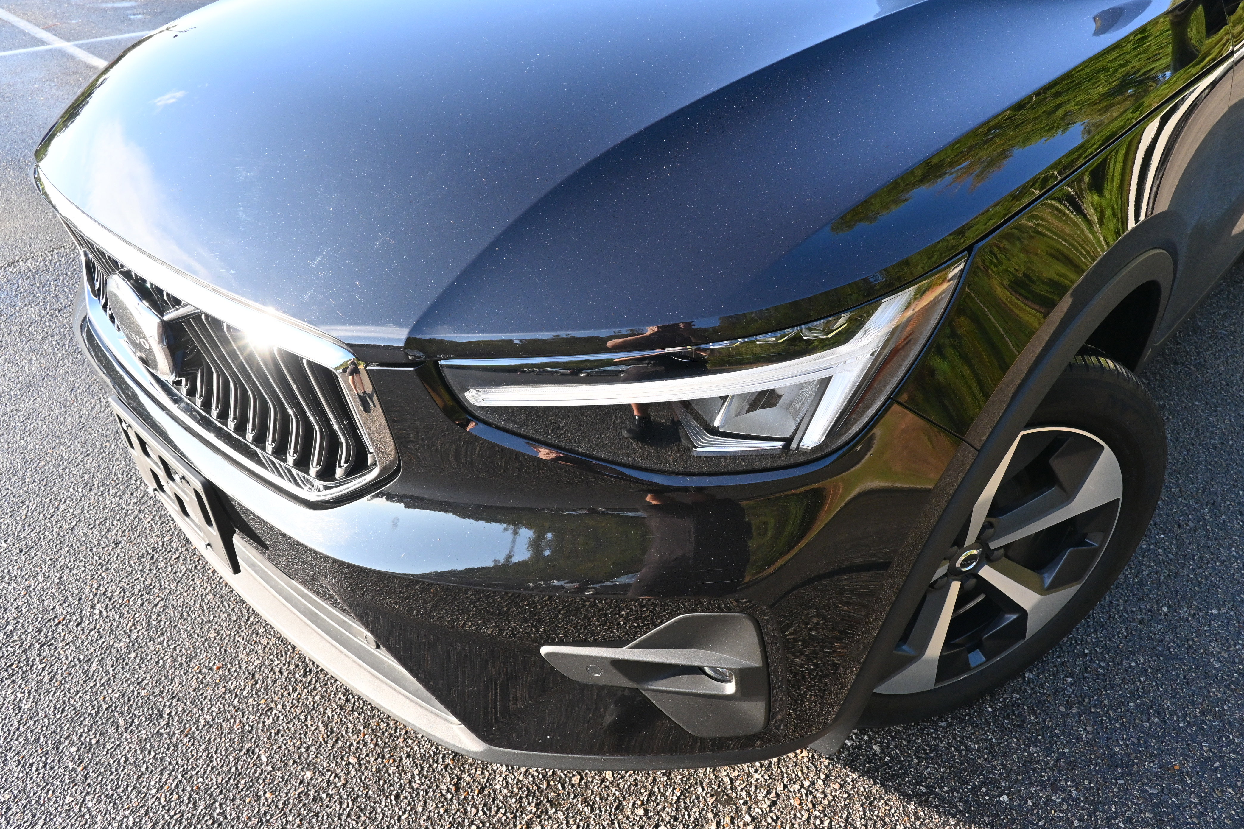 Used 2025 Volvo XC40 B5 Plus image 13