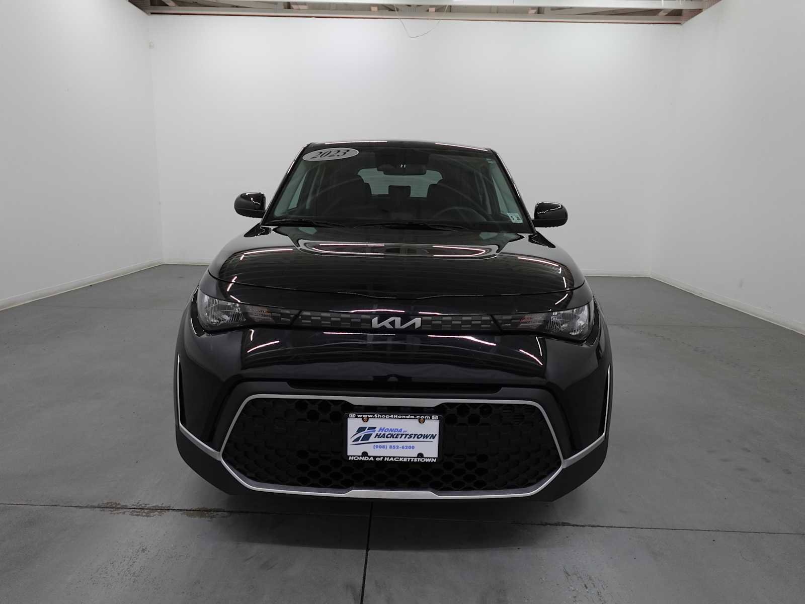 Used 2023 Kia Soul LX FWD image 2
