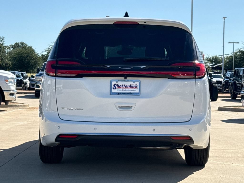 New 2027 Chrysler Pacifica Select FWD image 7