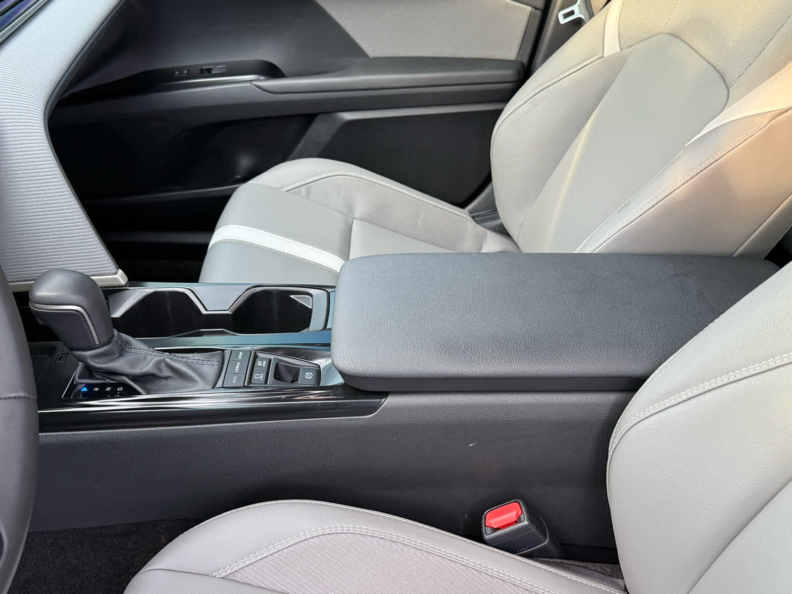 Used 2025 Toyota Camry SE image 21