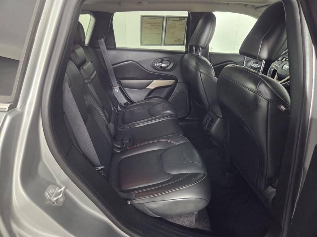 Certified 2017 Jeep Cherokee Limited w/ Technology Group image 28