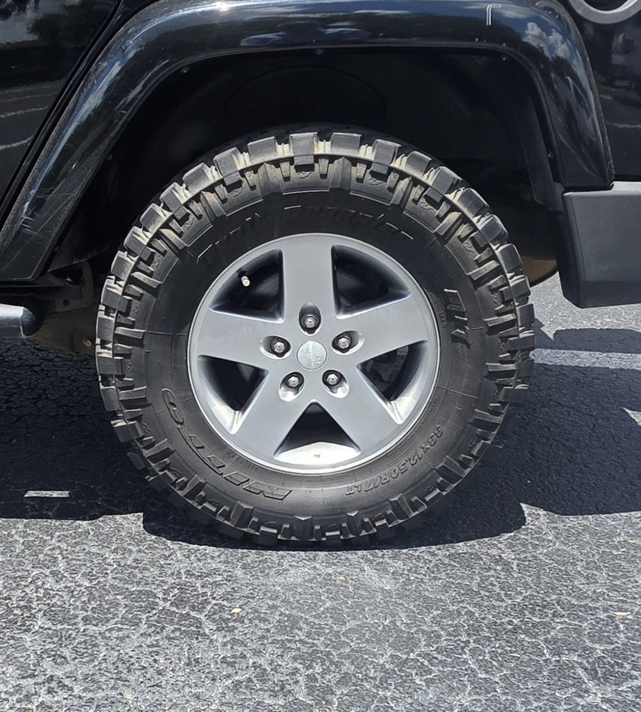 Used 2012 Jeep Wrangler Unlimited Rubicon w/ Connectivity Group AWD/4WD image 32