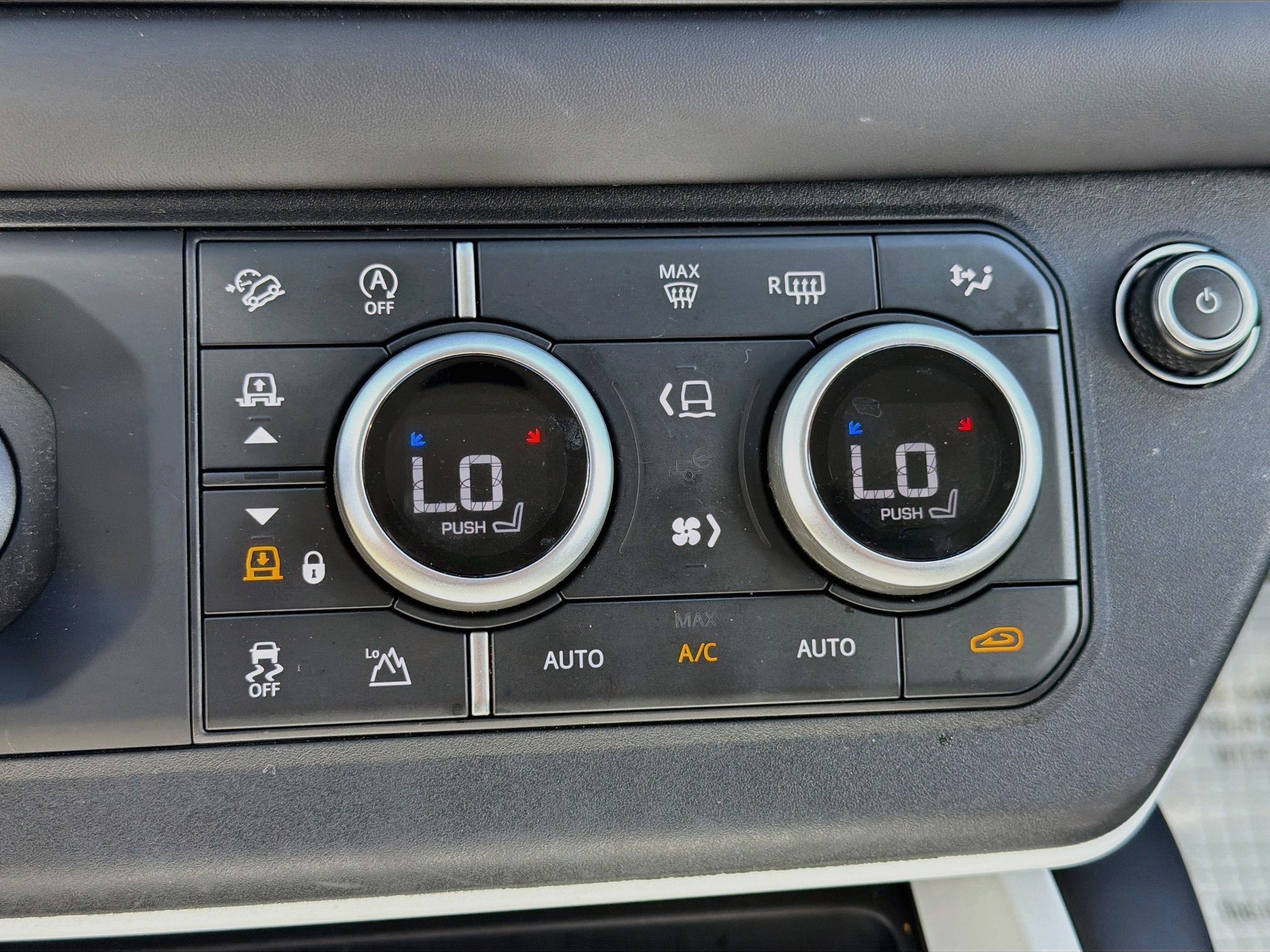 Used 2025 Land Rover Defender 110 S AWD/4WD image 35