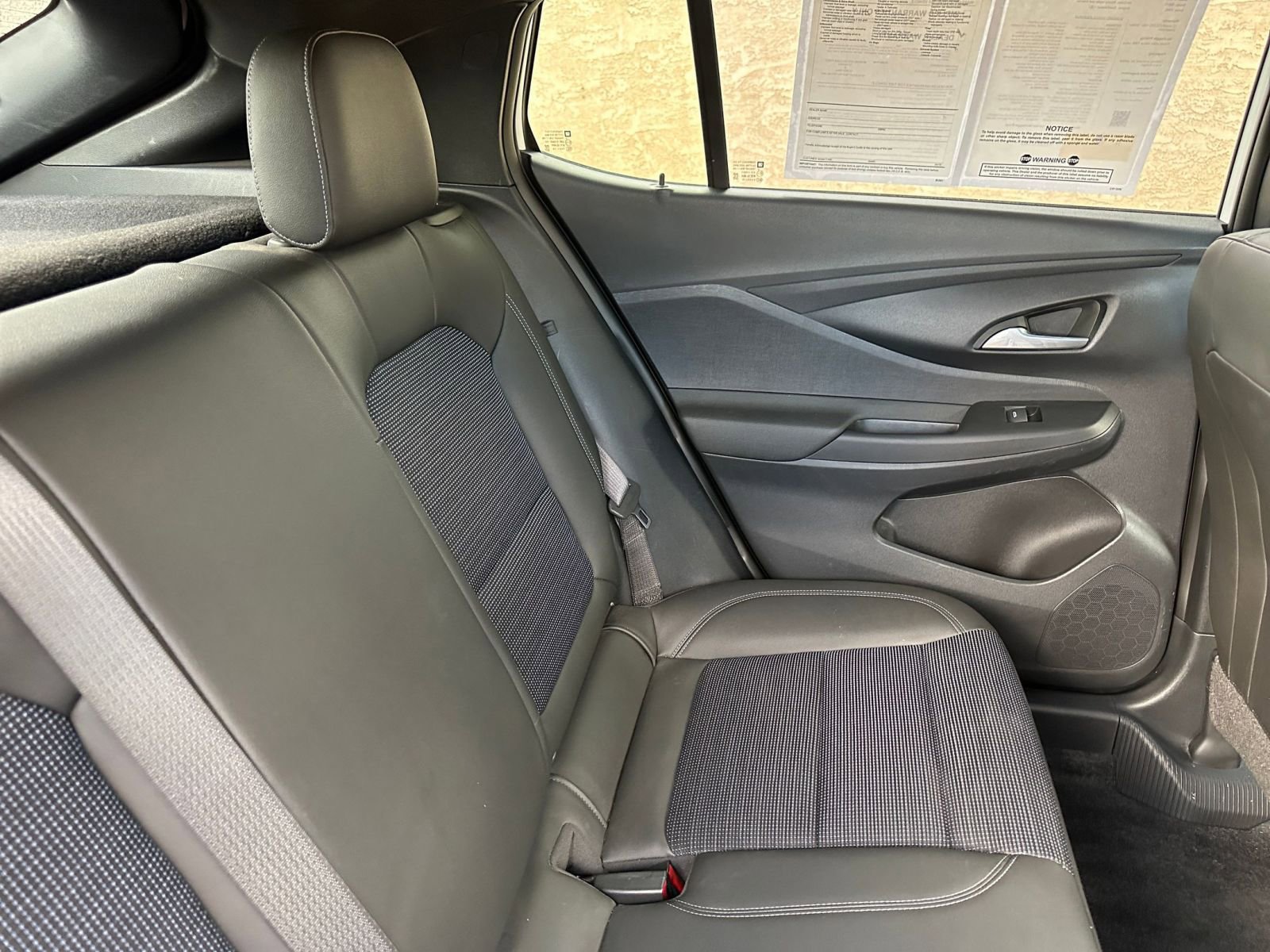 Used 2025 Buick Envista Preferred image 35