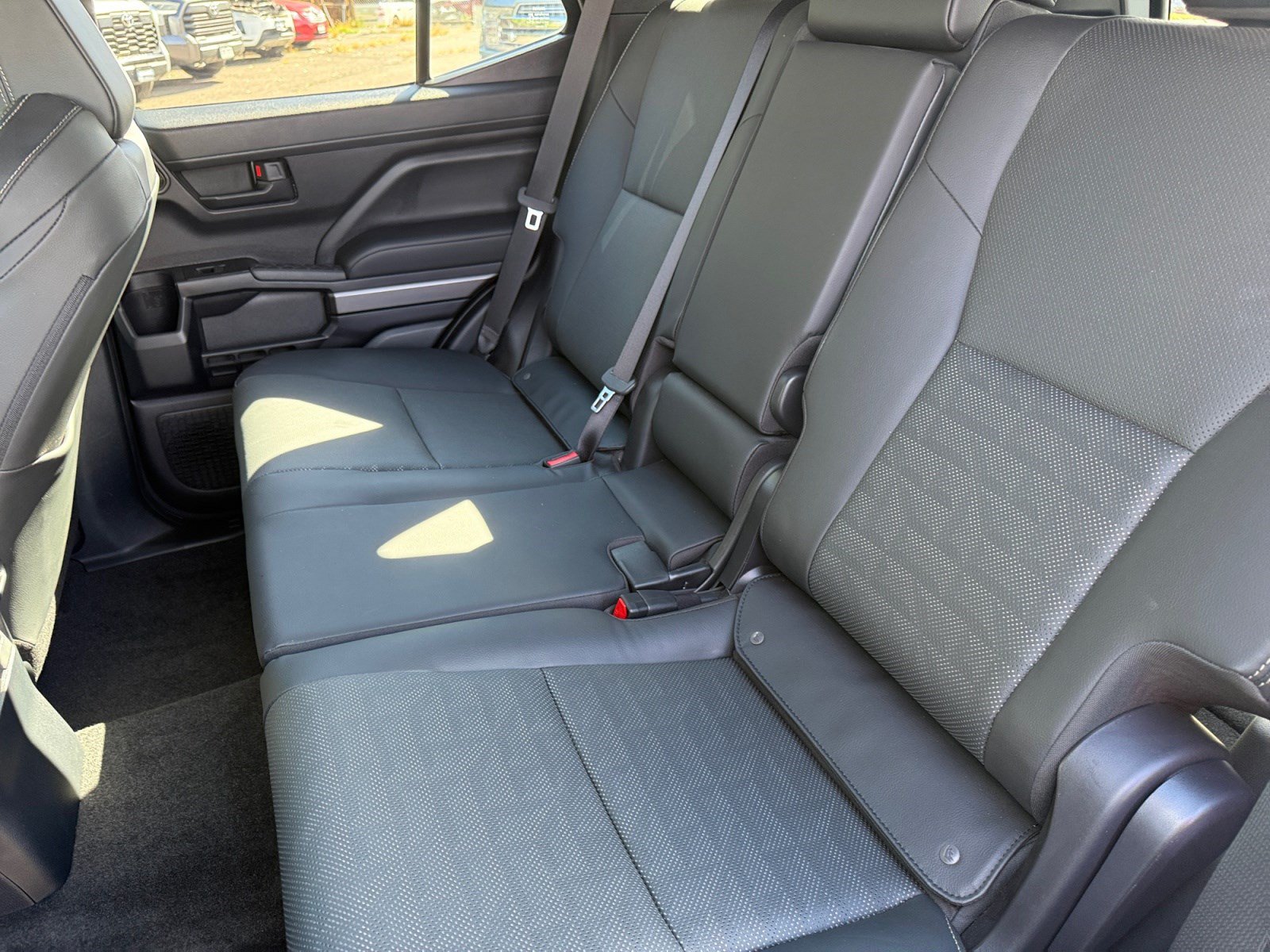 Used 2025 Toyota 4Runner TRD Off-Road Premium AWD/4WD image 17