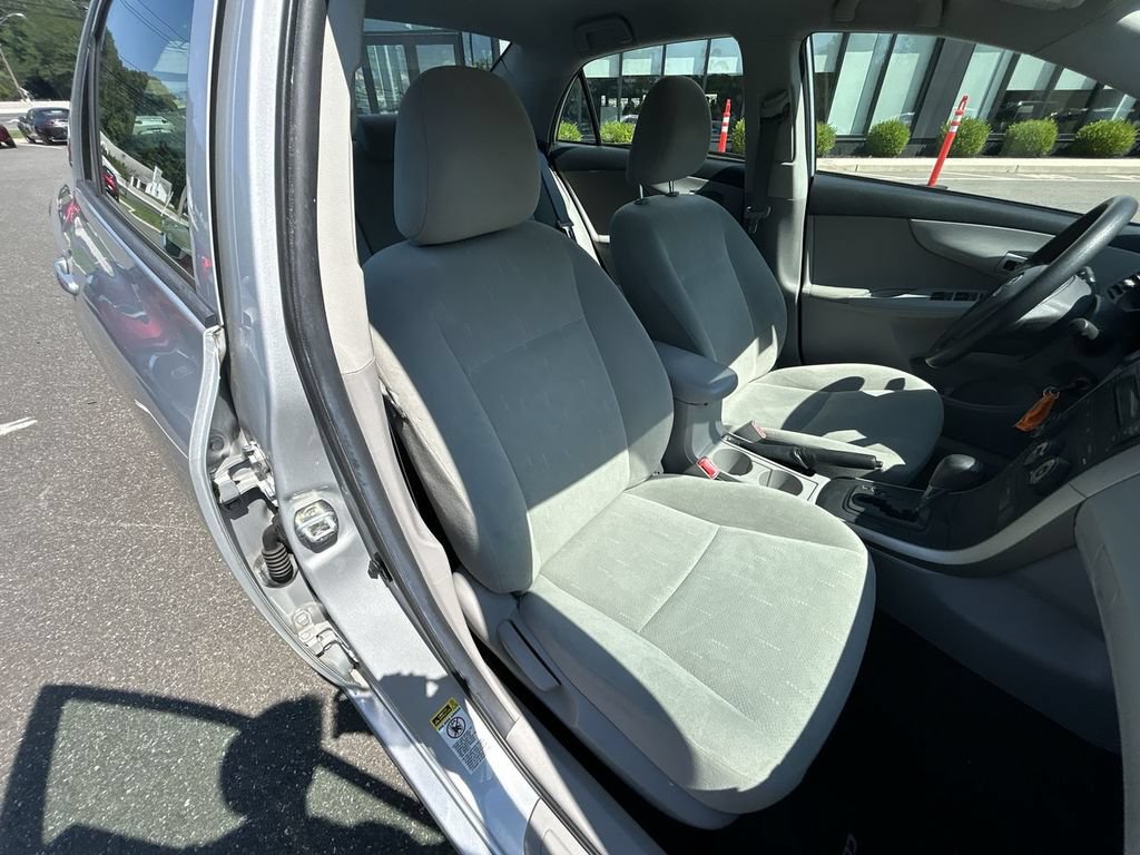 Used 2013 Toyota Corolla L FWD image 24