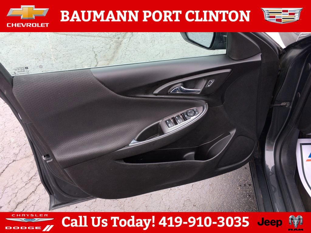 Used 2018 Chevrolet Malibu LT w/ Driver Confidence Package FWD image 2