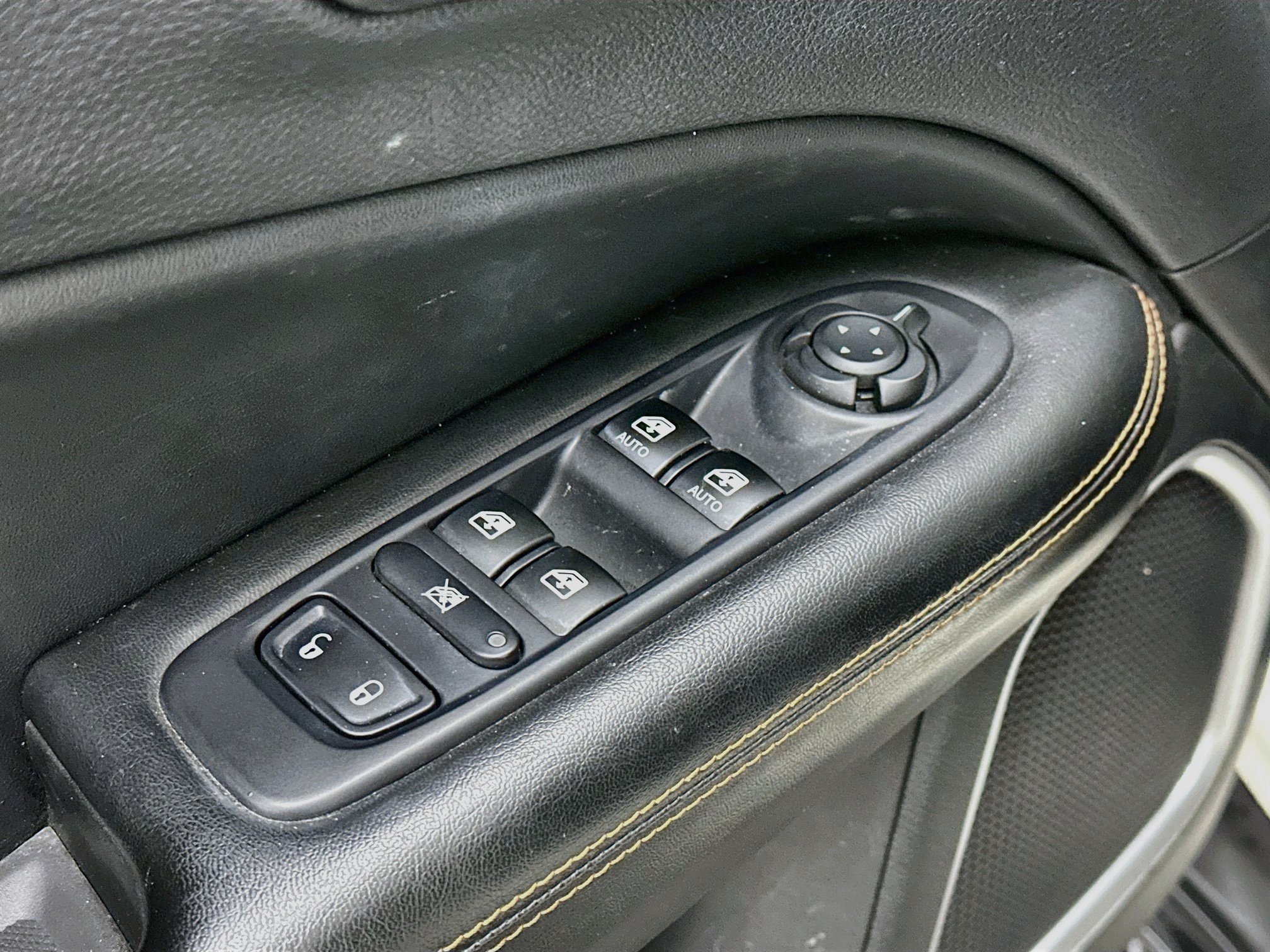 Used 2018 Jeep Compass Limited AWD/4WD image 15