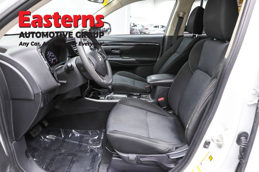 Used 2020 Mitsubishi Outlander ES image 14