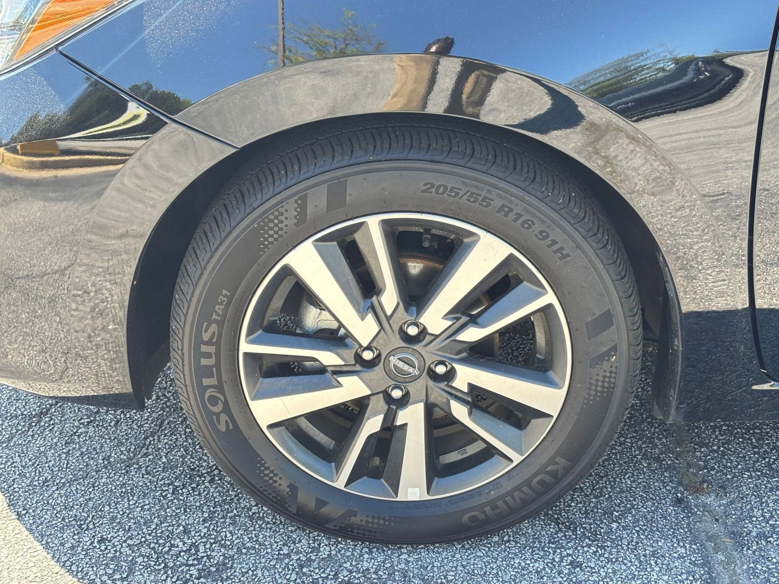 Used 2025 Nissan Versa SV FWD image 30