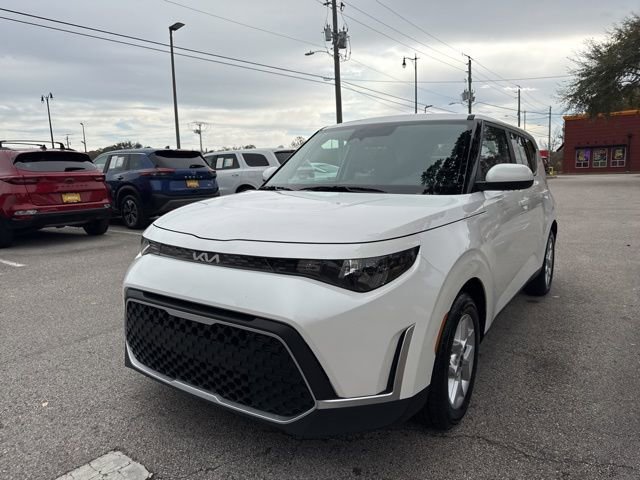 Used 2025 Kia Soul LX w/ LX Technology Package image 4