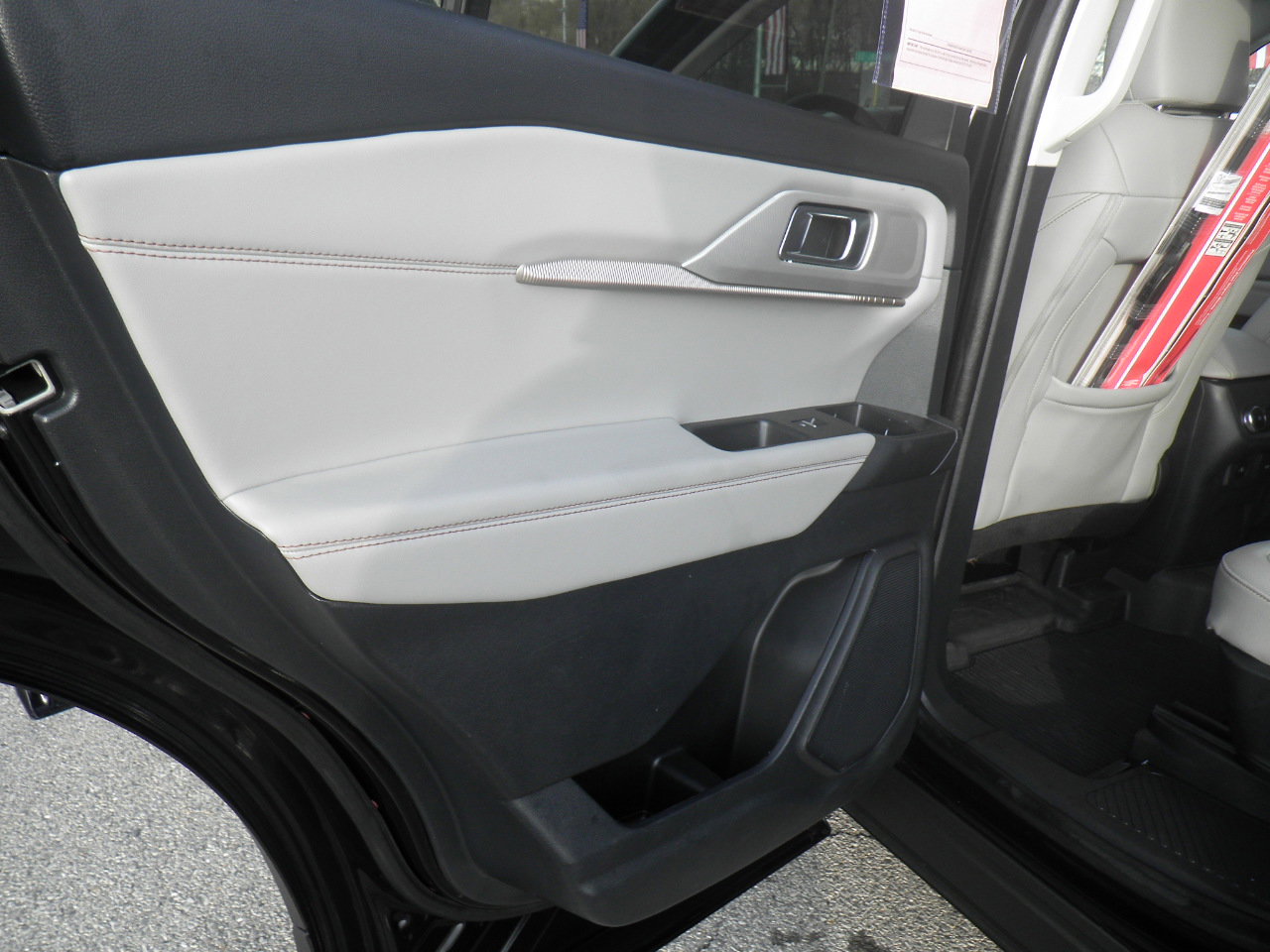 Certified 2025 Ford Explorer Active w/ Active Comfort Package image 16