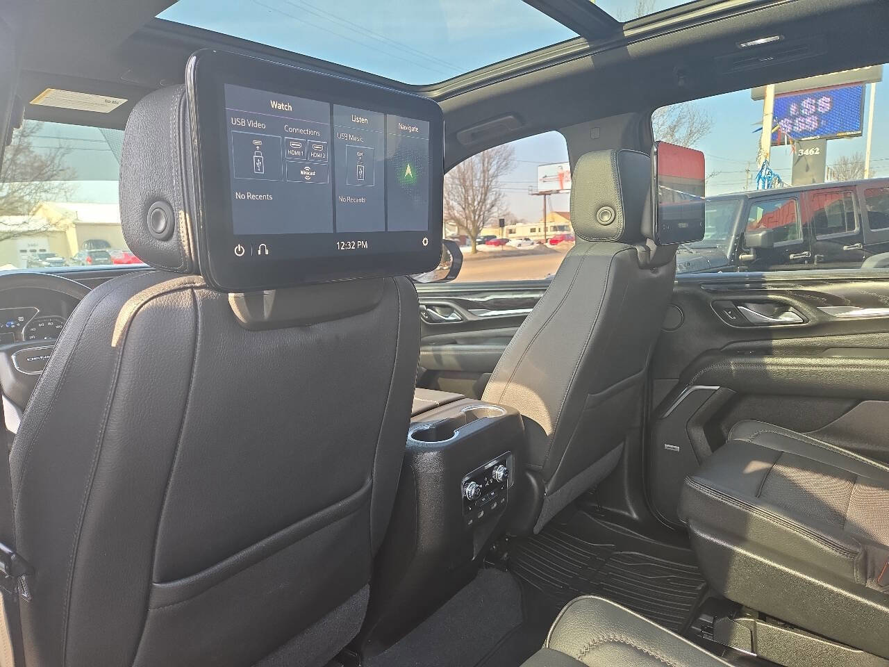 Used 2021 GMC Yukon Denali w/ Denali Premium Package image 16