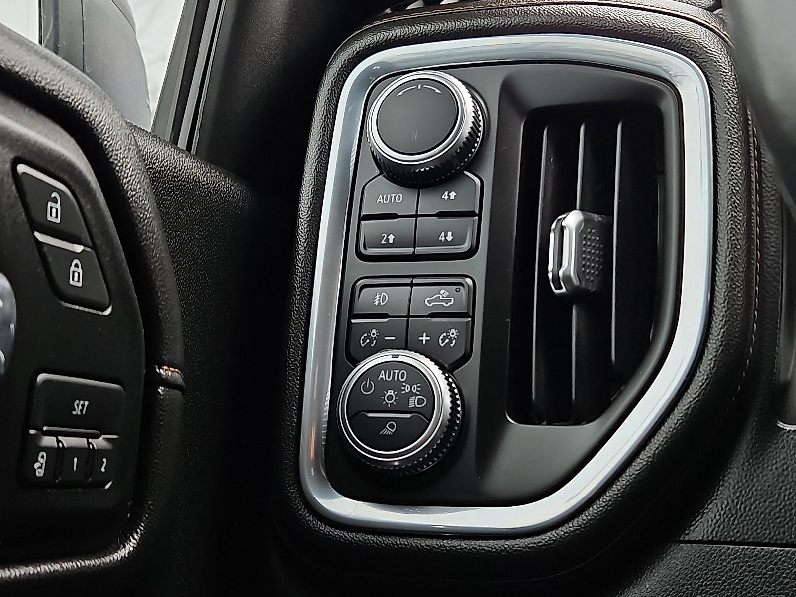 Used 2019 GMC Sierra 1500 AT4 w/ AT4 Premium Package image 26