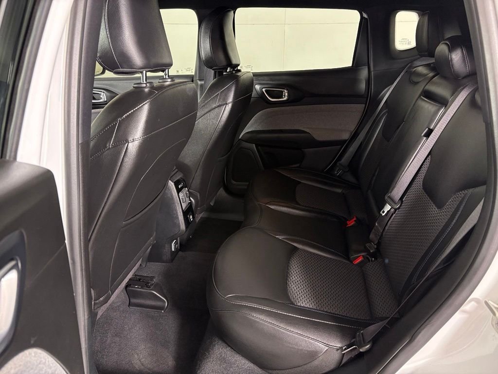Used 2024 Jeep Compass Latitude AWD/4WD image 35