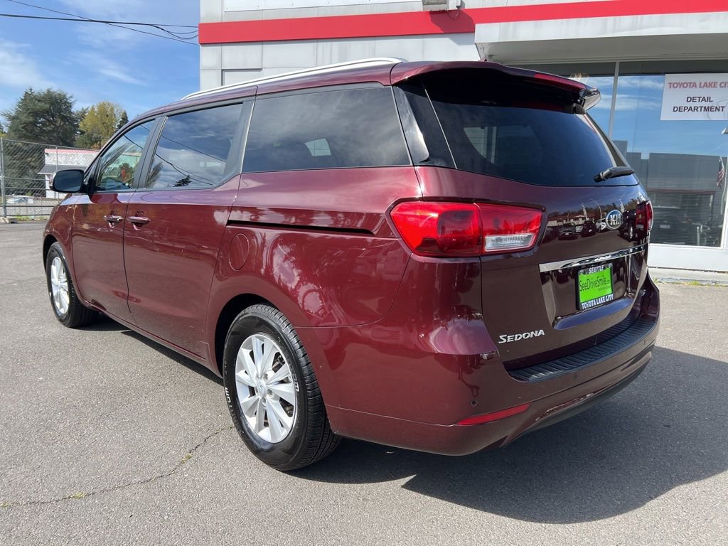 Used 2017 Kia Sedona LX w/ LX Essentials Premium Package image 6