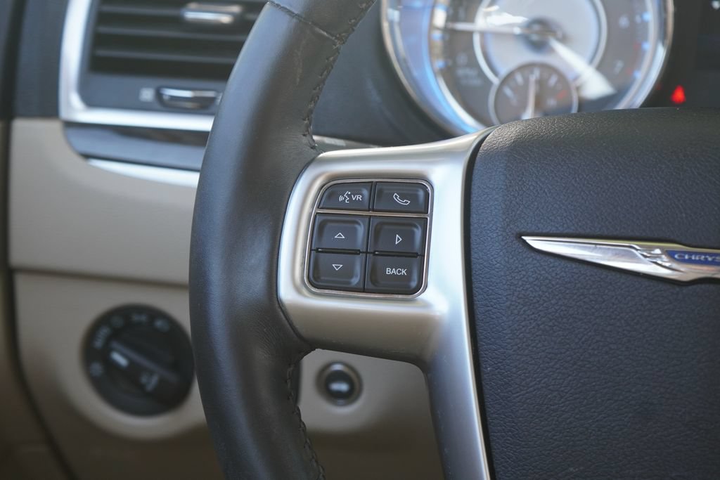 Used 2013 Chrysler 300 AWD w/ Driver Convenience Group image 14