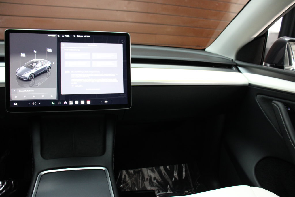 Used 2023 Tesla Model Y Long Range AWD/4WD image 27