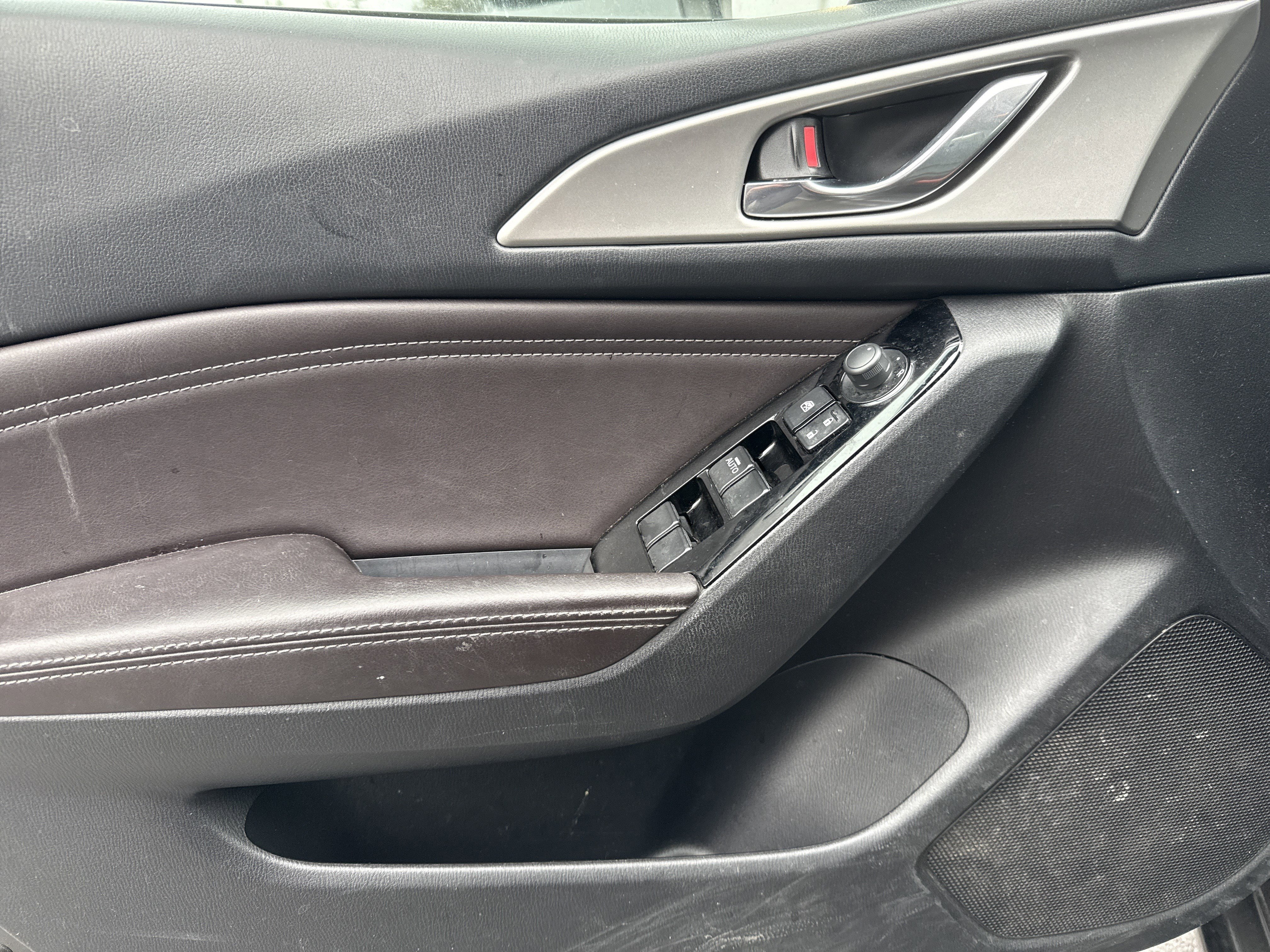 Used 2017 MAZDA MAZDA3 Touring image 16