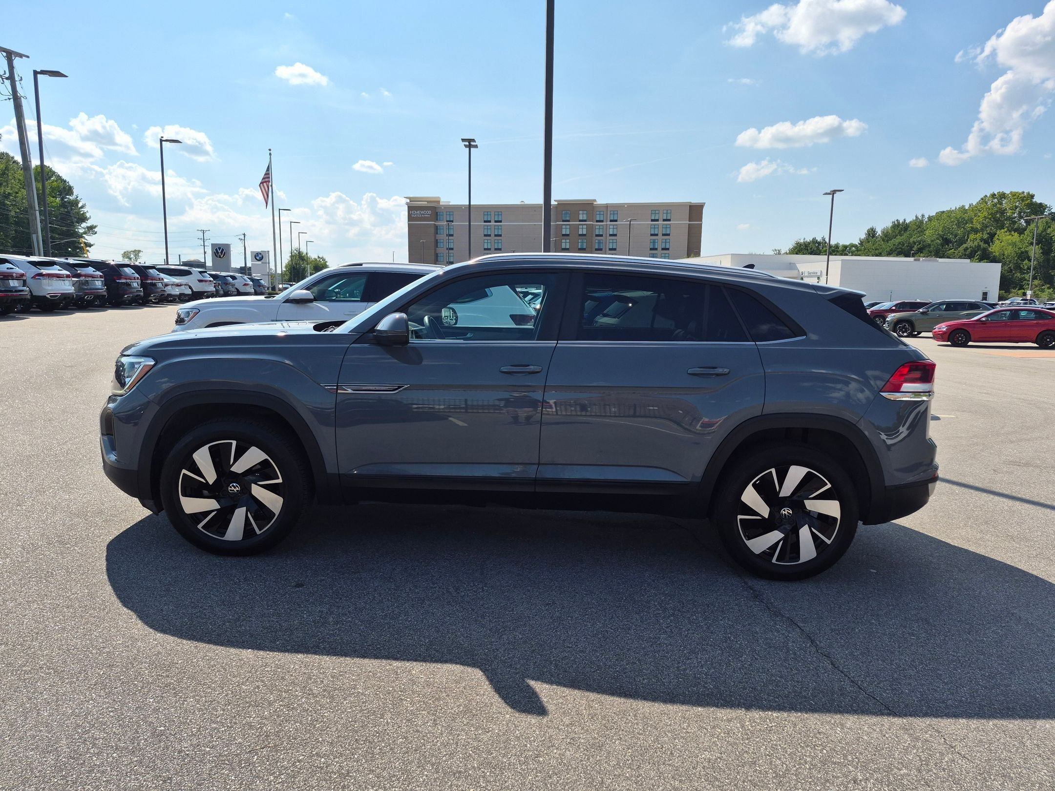 Used 2024 Volkswagen Atlas Cross Sport SE FWD image 6