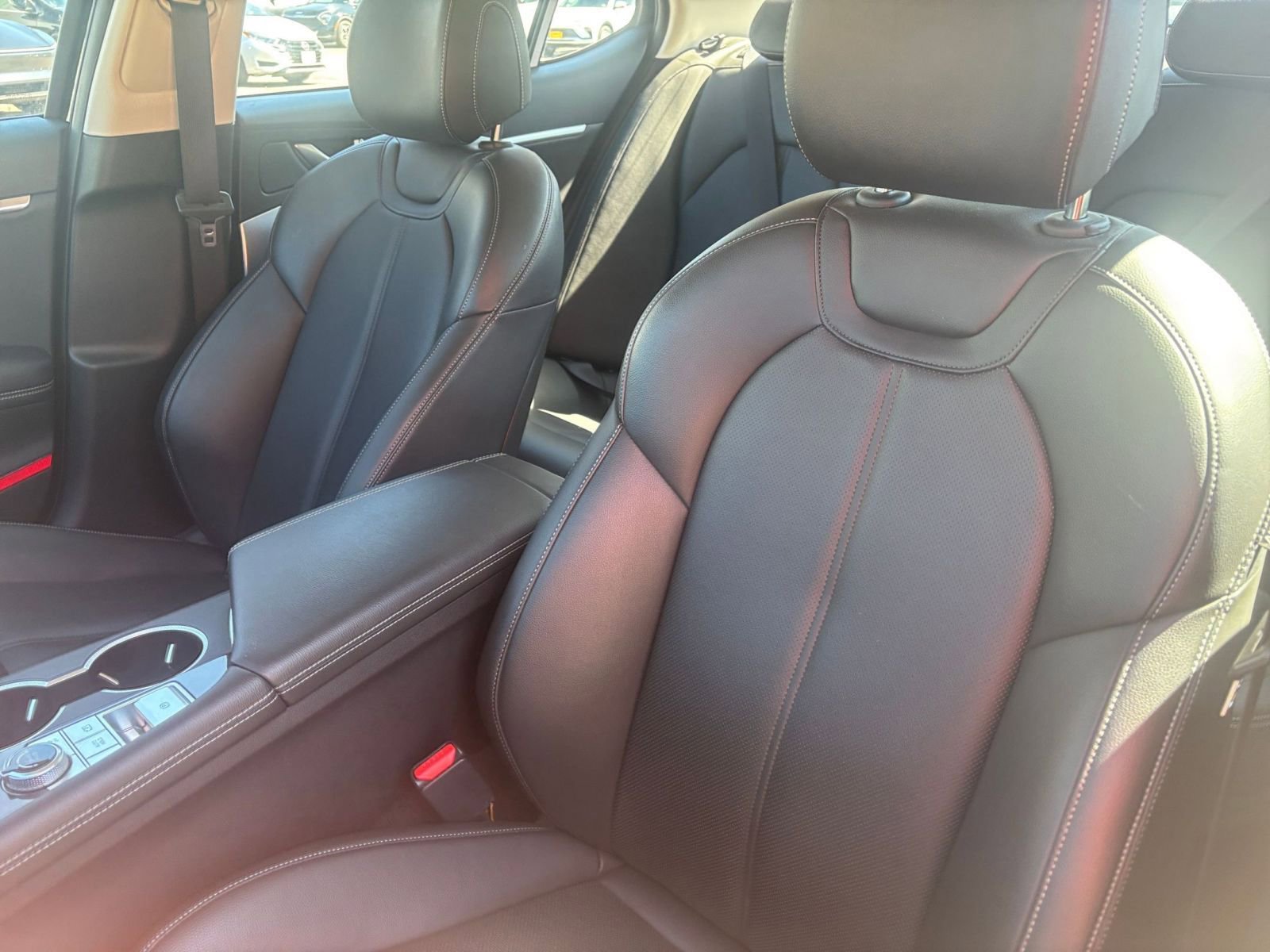 Used 2025 Genesis G70 2.5T image 36