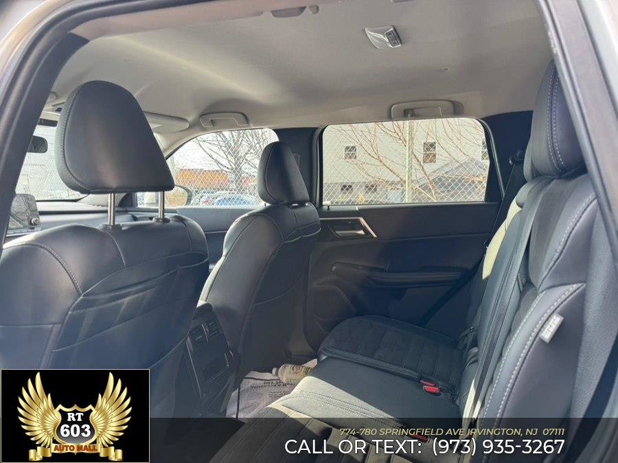 Used 2024 Mitsubishi Outlander AWD image 11