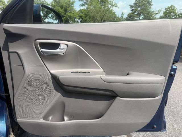 Used 2020 Kia Niro LX FWD image 25