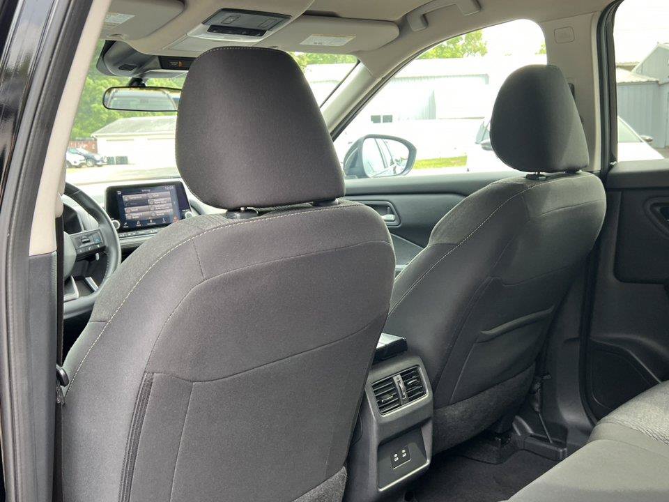 Used 2025 Nissan Rogue SV AWD/4WD image 29