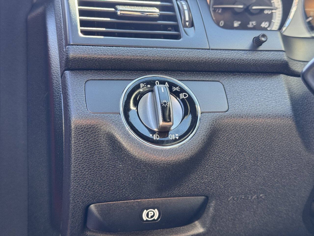 Used 2010 Mercedes-Benz C 300 Sedan image 31