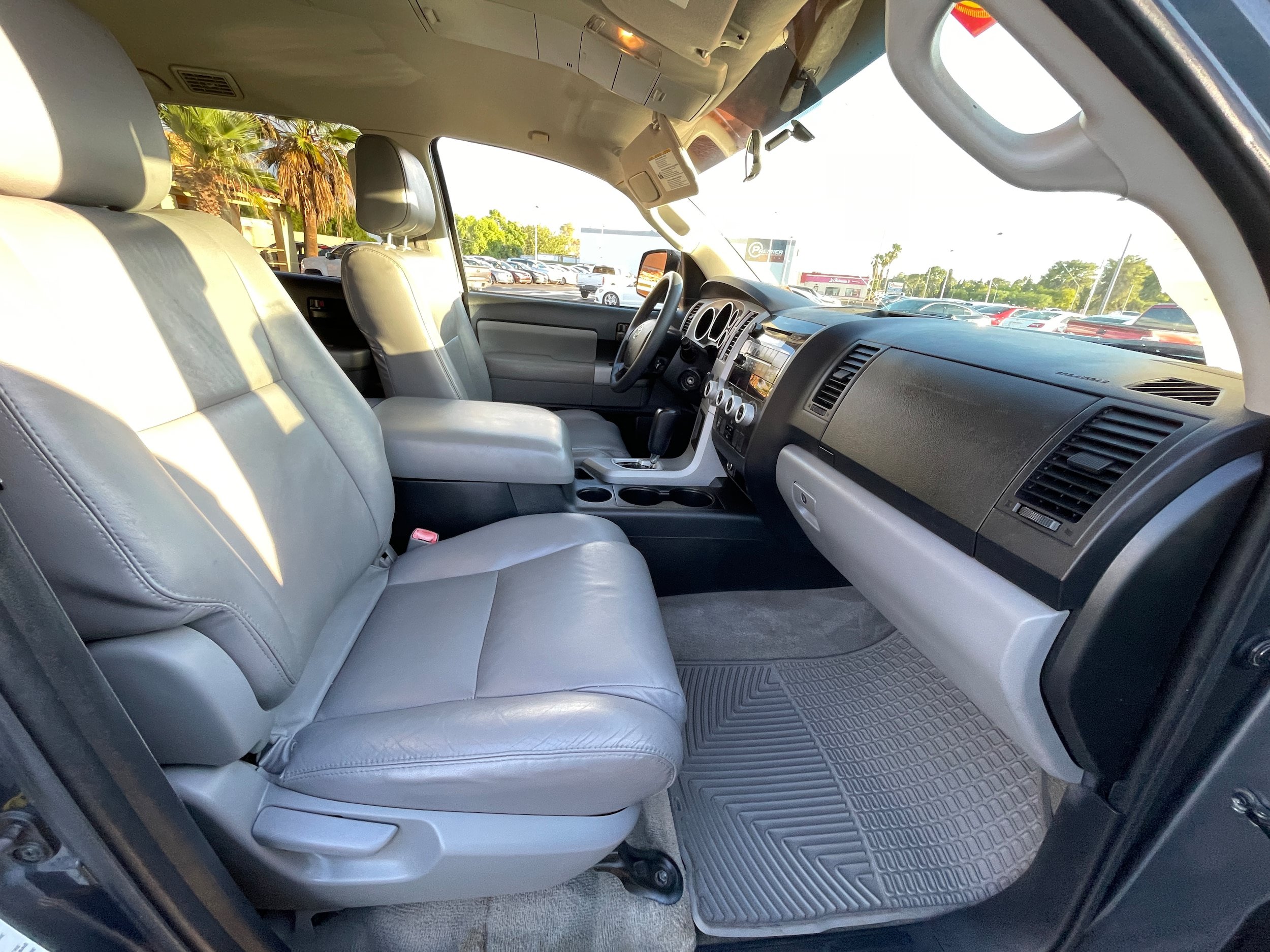 Used 2008 Toyota Sequoia SR5 w/ Pwr Driver Seat Pkg RWD image 23